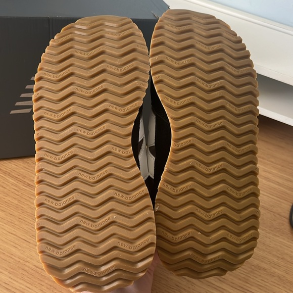 New Balance Black and Gray Athletic Shoes - Picture 15 of 16